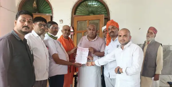 यूपी के बी-पैक्स कर्मचारियों ने एमएलसी को सौंपा ज्ञापन, 7 अक्टूबर को लखनऊ पहुंचेंगे कर्मचारी
